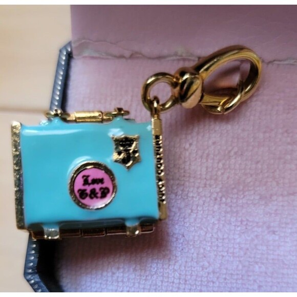 Juicy Couture World Traveler Charm Vintage NIB - Picture 3 of 6